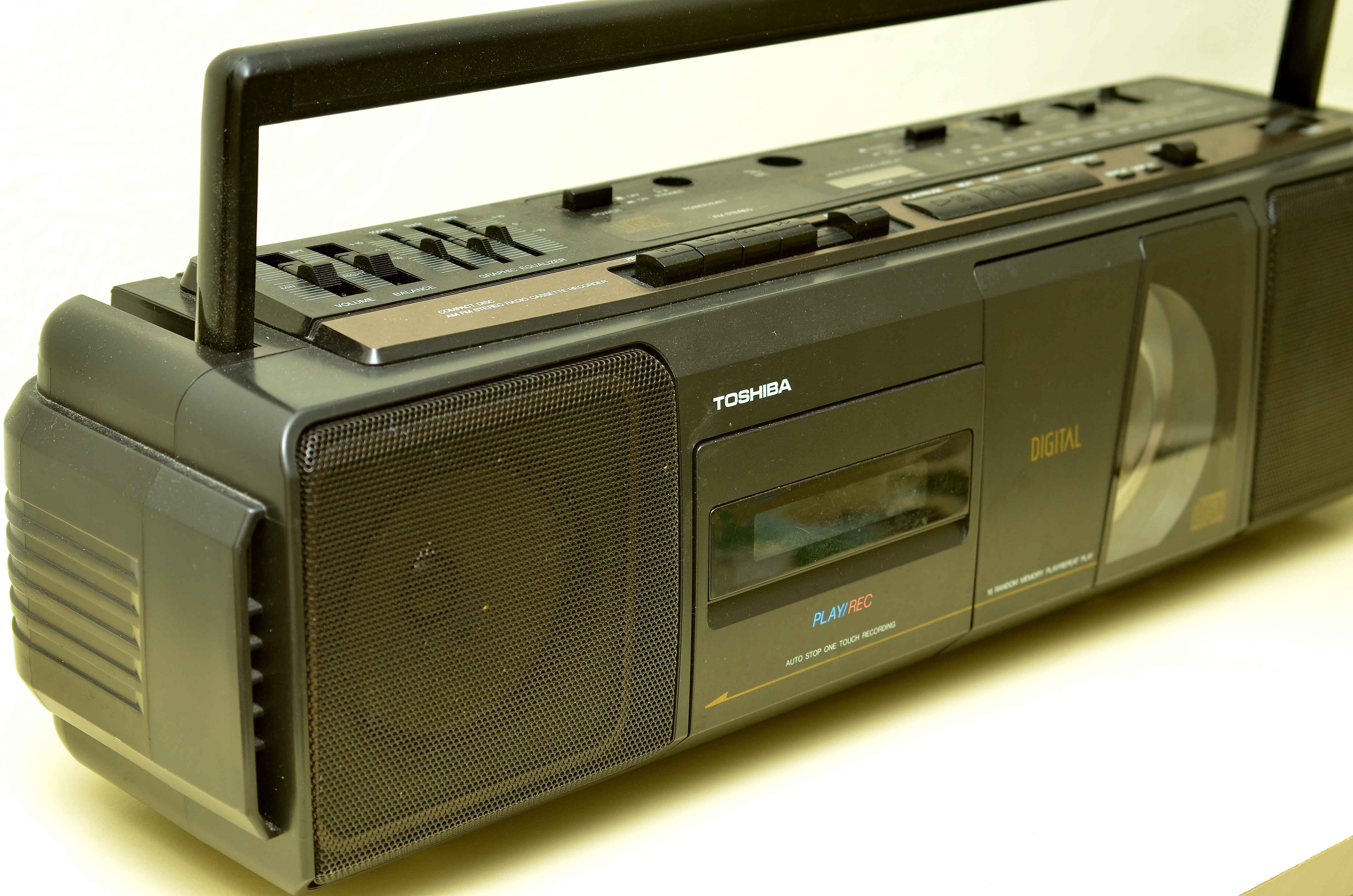 Toshiba Compact Disc AM/FM Stereo Radio Cassette Recorder