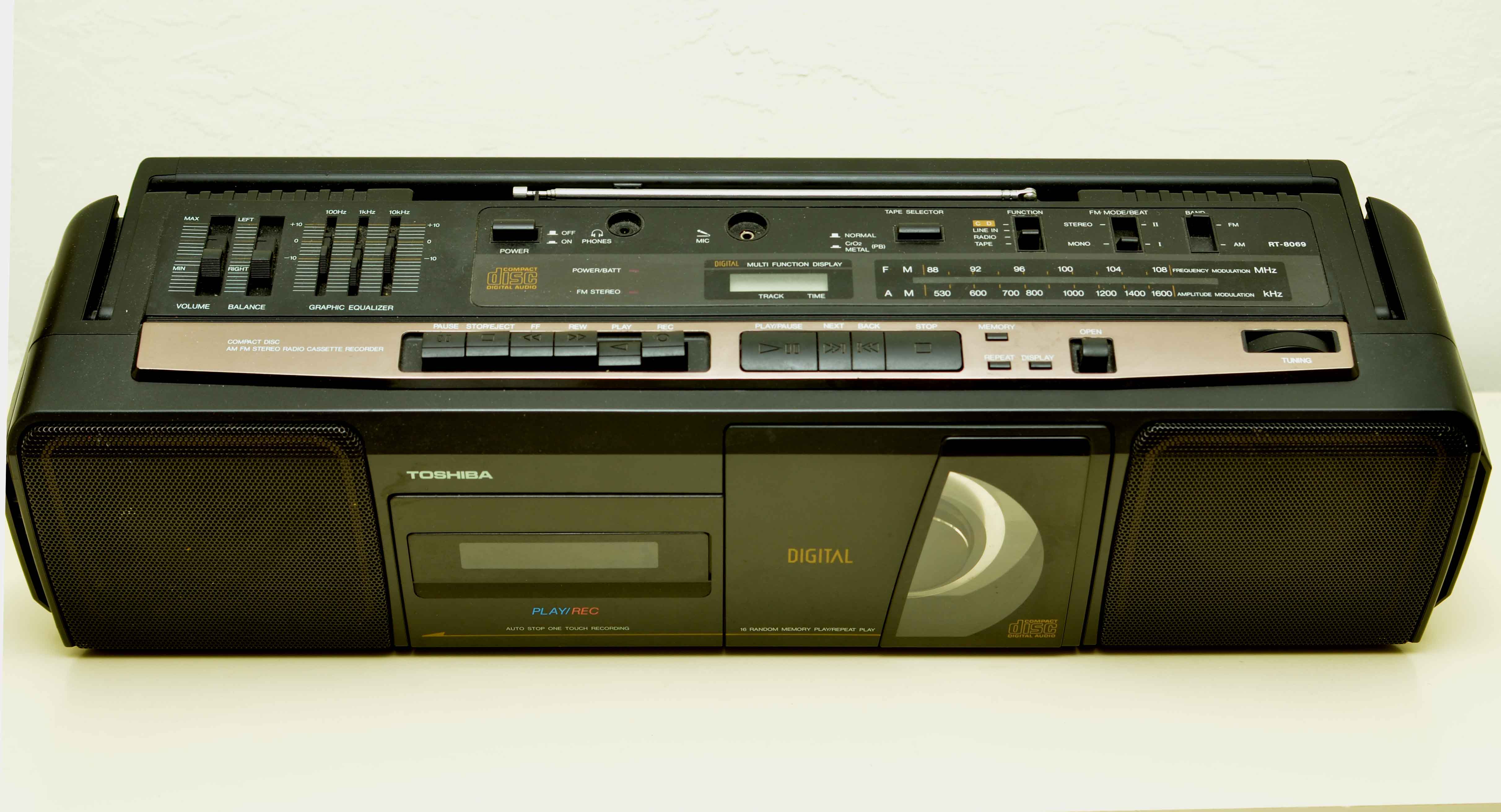 Toshiba Compact Disc AM/FM Stereo Radio Cassette Recorder
