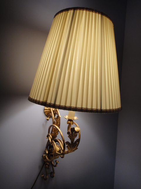 Gold Cast Metal Wall Lamp