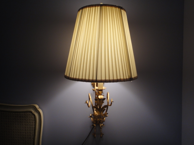 Gold Cast Metal Wall Lamp