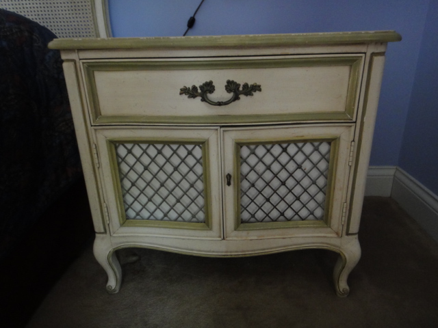 Three Piece Vintage Henredon Bedroom Set