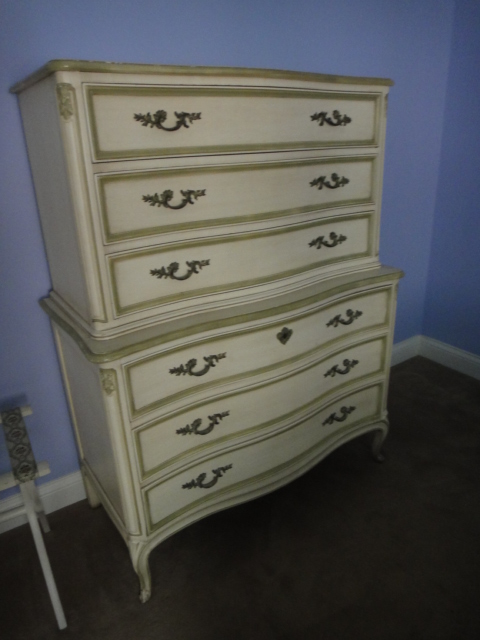 Three Piece Vintage Henredon Bedroom Set