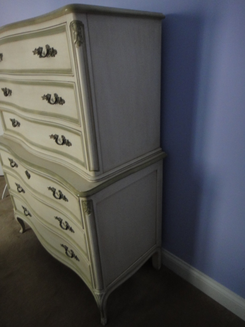 Three Piece Vintage Henredon Bedroom Set