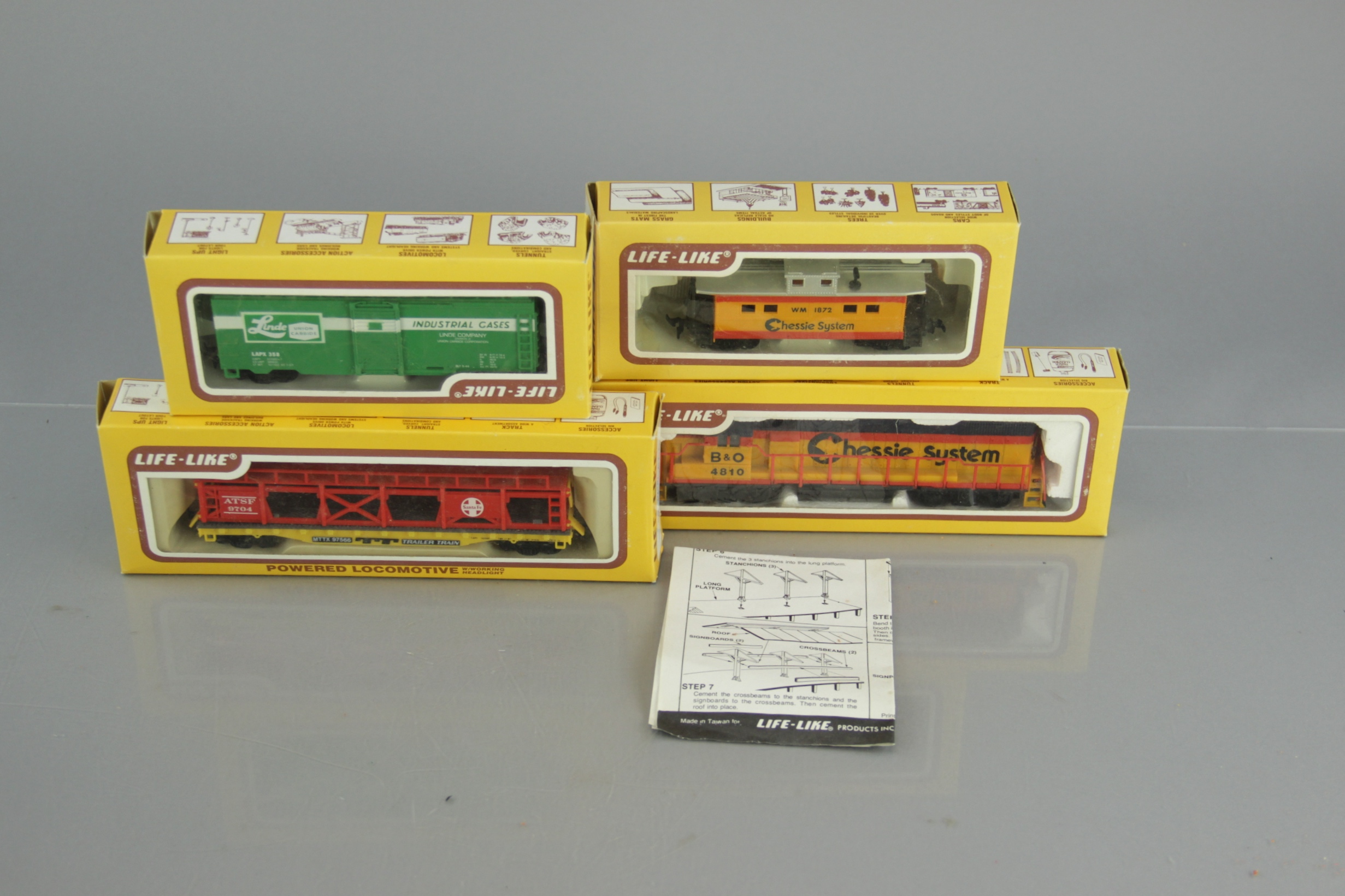 Vintage LIFE-LIKE Hometown Hauler Electic Railroad Set