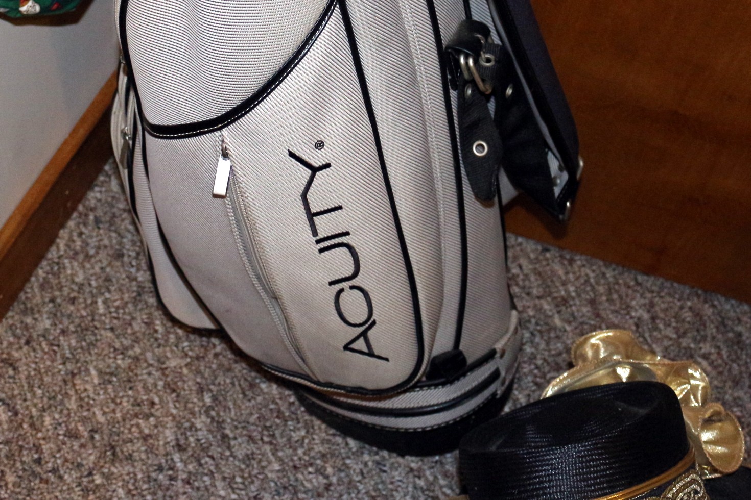 Ladies Golf Club Set and Bag with Hats