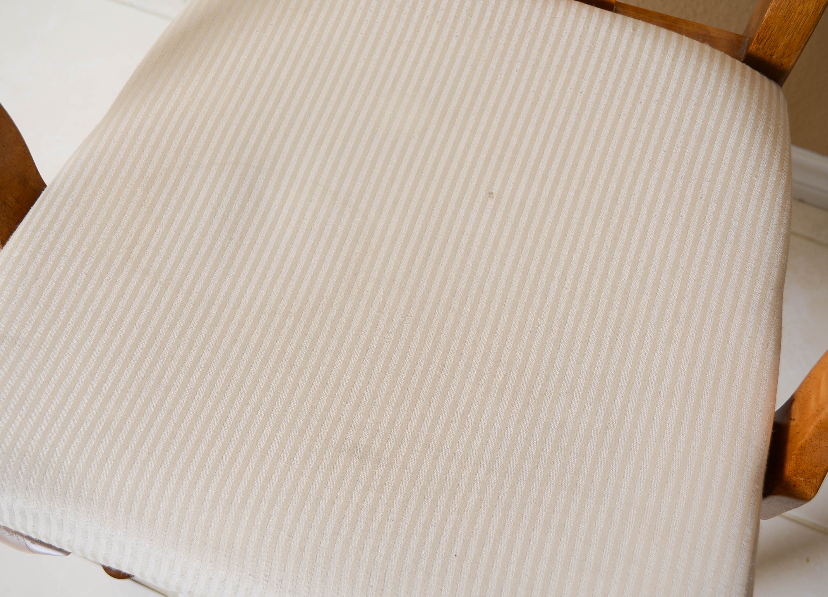 Modern Queen Anne Style Chair