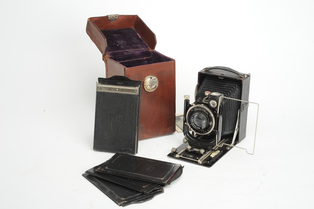 Vinatge Zeiss Maximar Folding Bed Camera