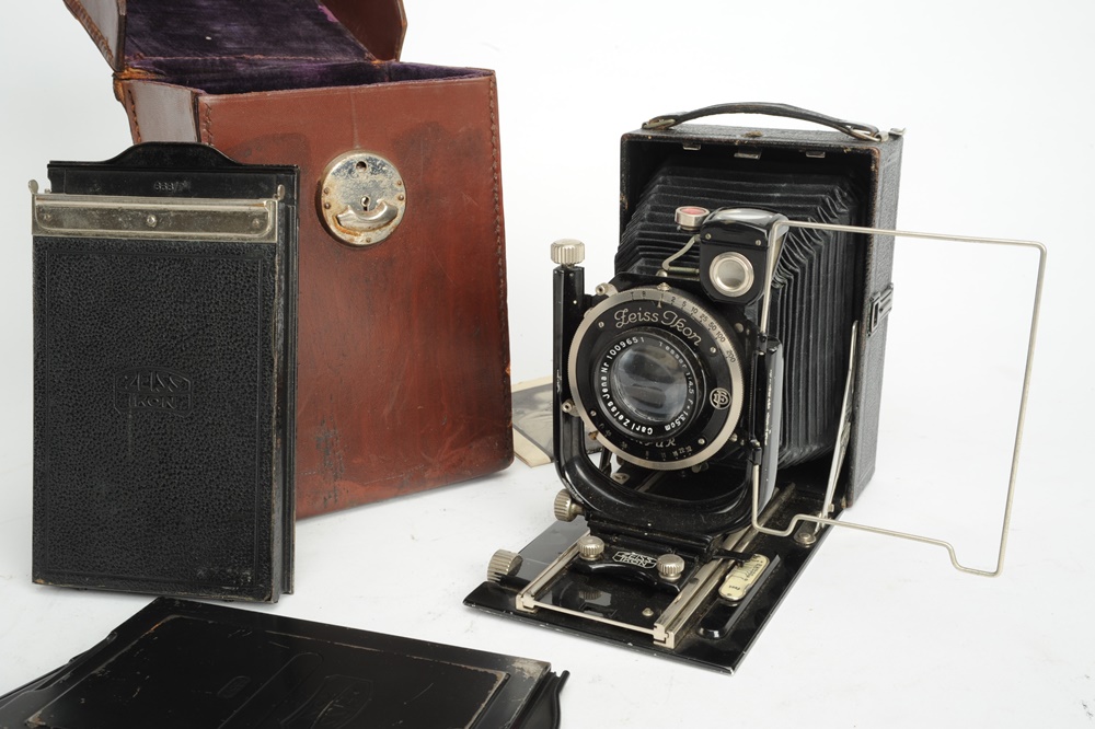 Vinatge Zeiss Maximar Folding Bed Camera