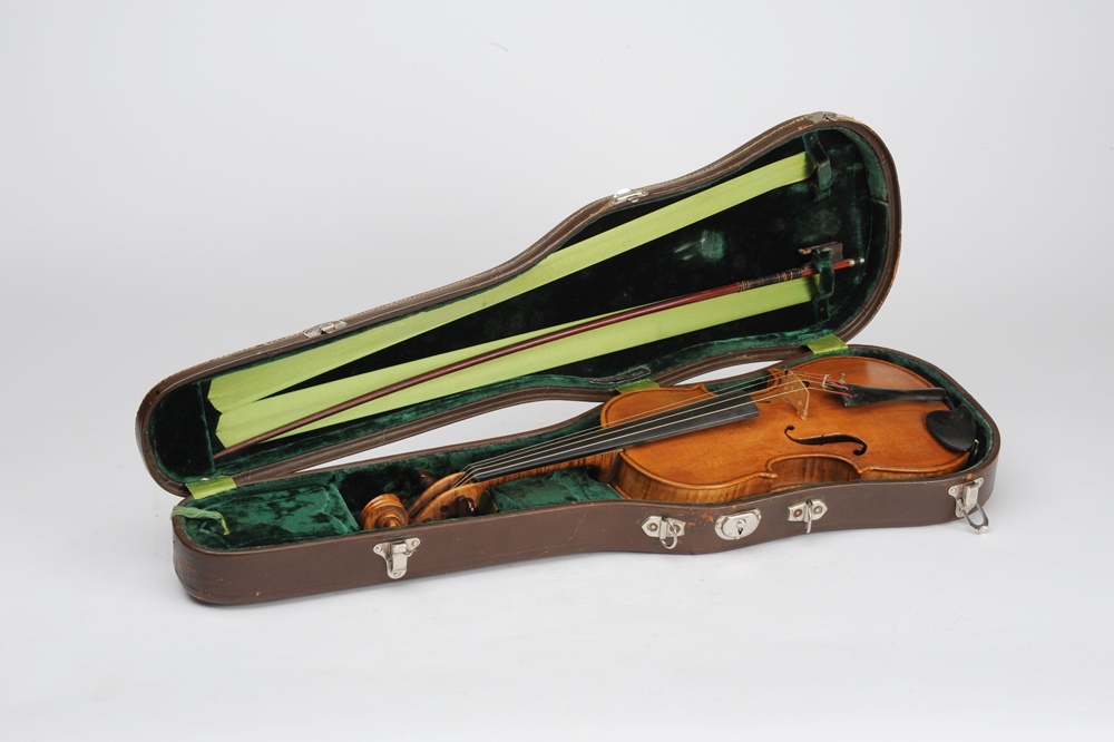 Vintage Violin With Bow and Case