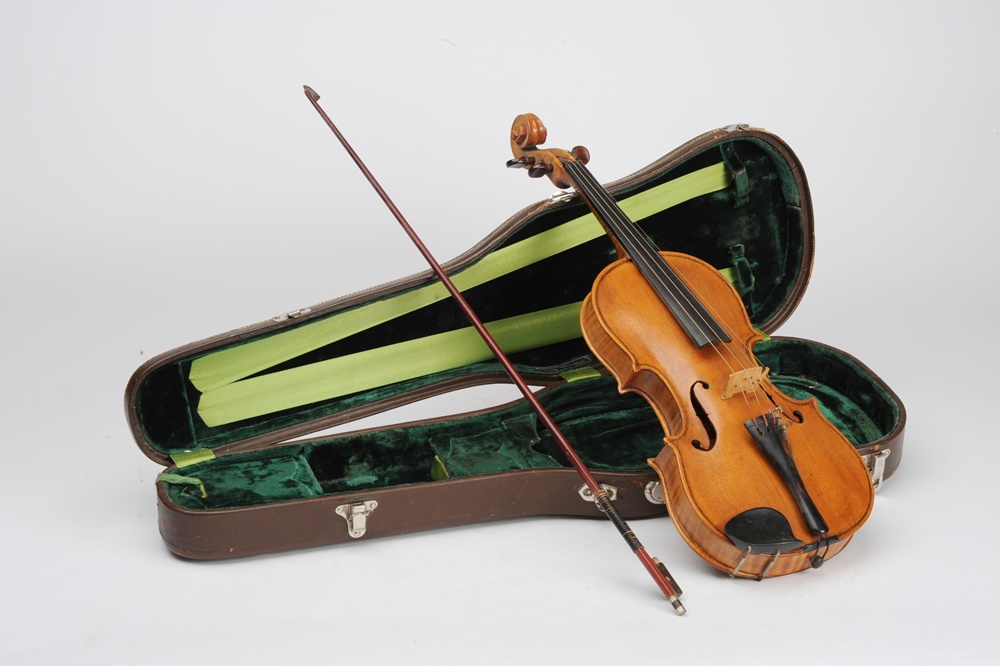 Vintage Violin With Bow and Case