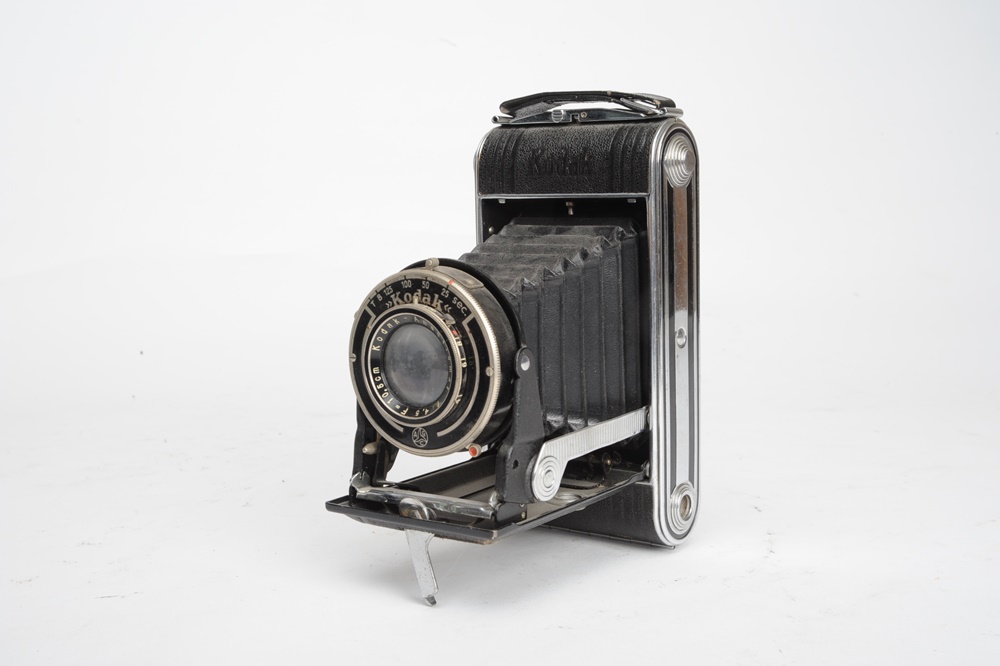 Five Vintage Cameras By Universal, Kodak, Voigtlander, Argus