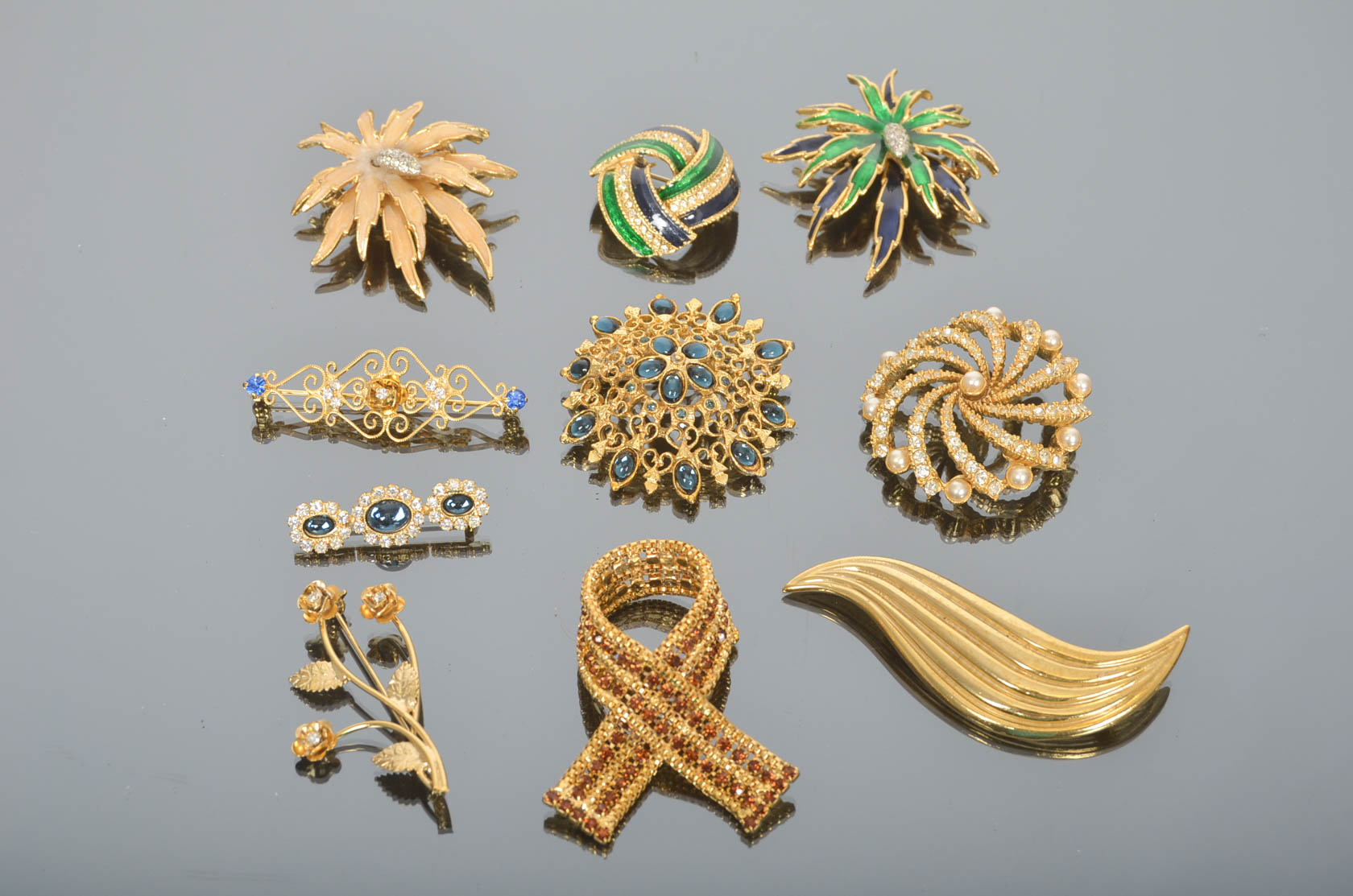 Collection of Vintage Decorative Brooches