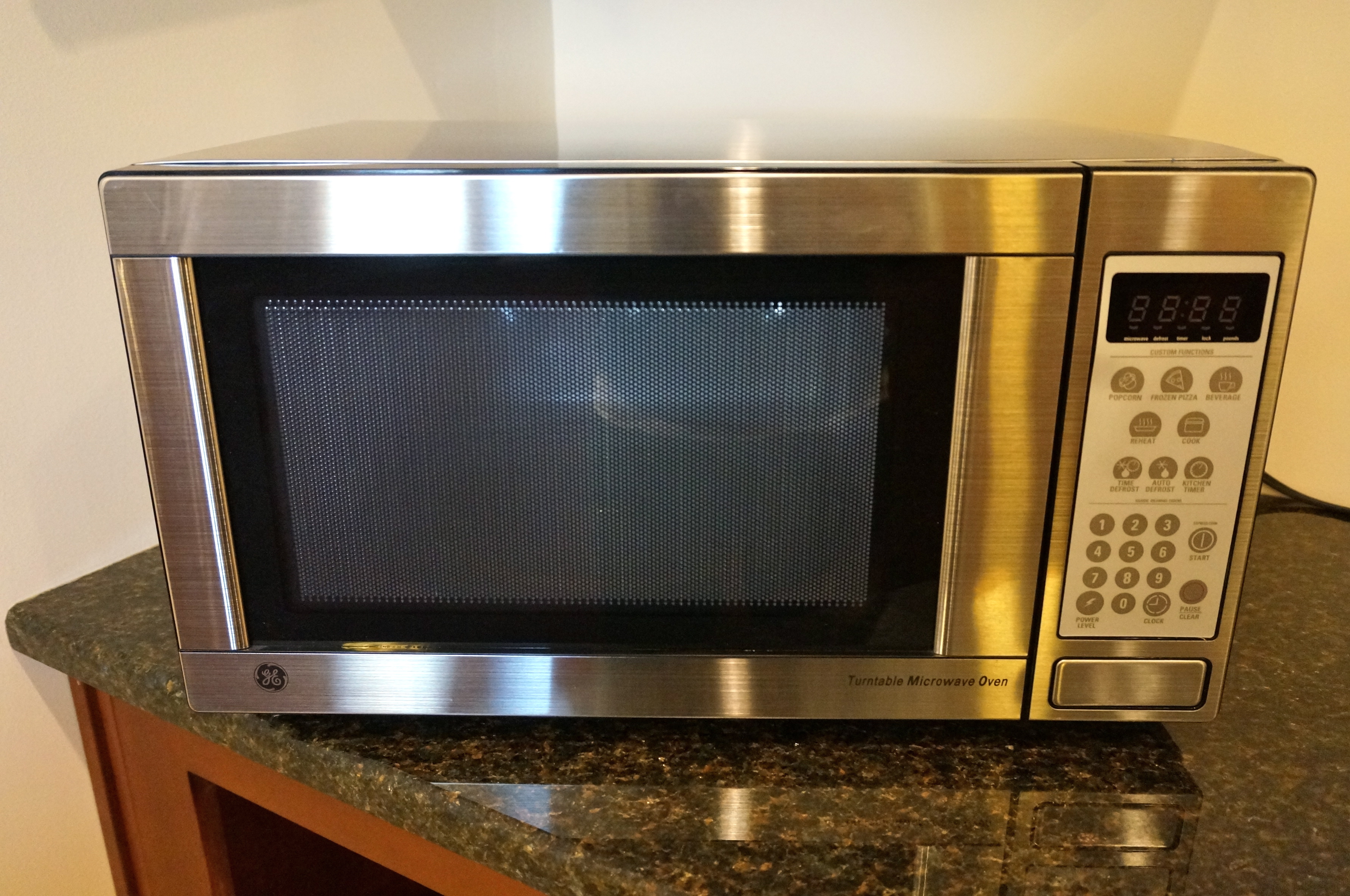 GE Turntable Microwave Oven