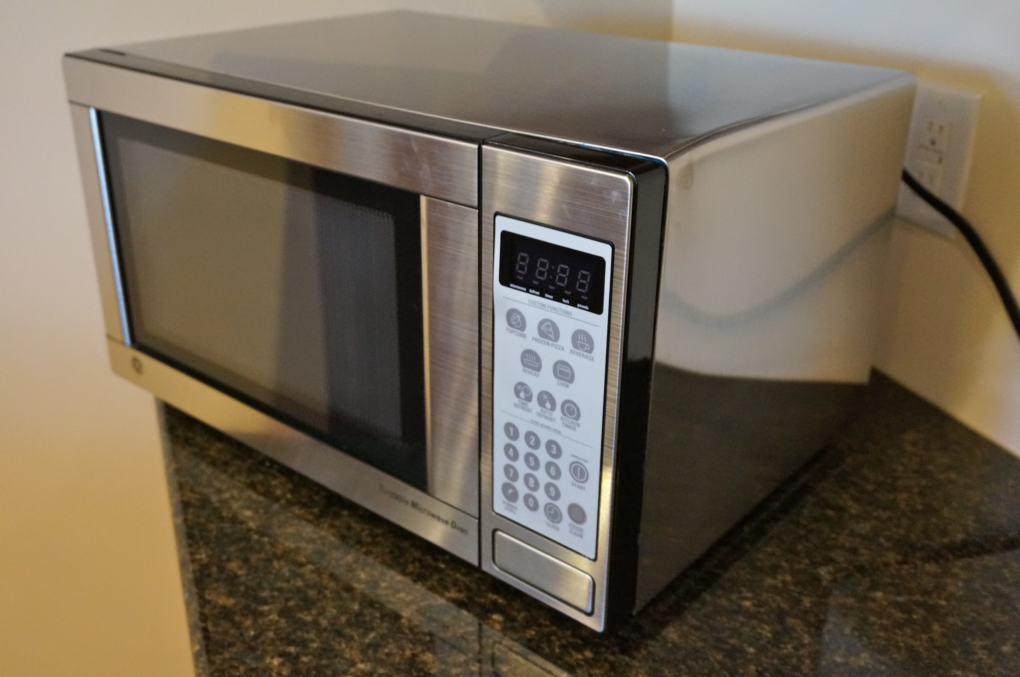 GE Turntable Microwave Oven