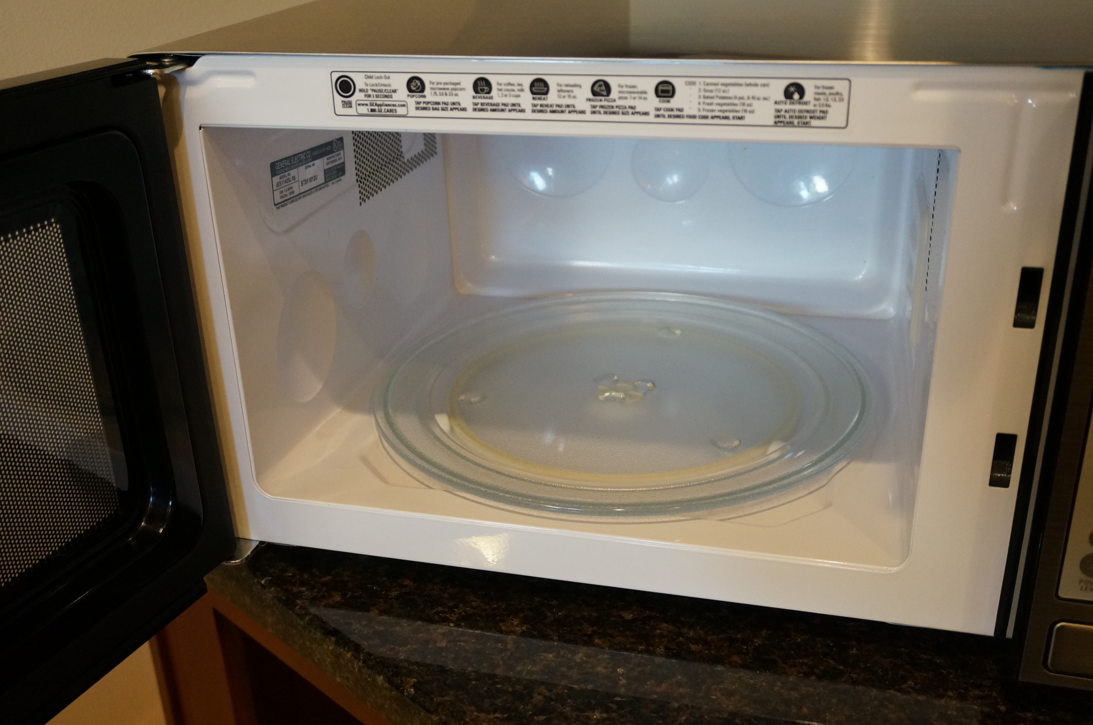 GE Turntable Microwave Oven