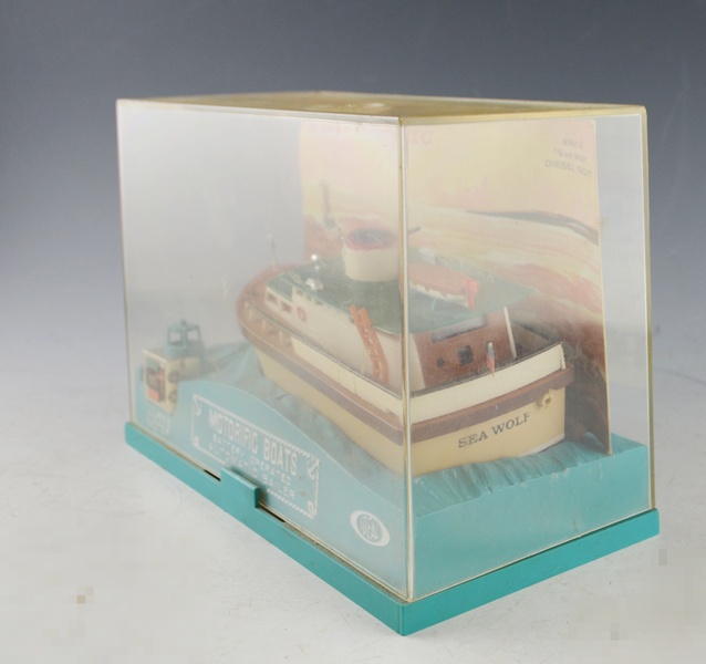 Ideal Toys Motorific Boats "Sea Wolf" Yacht