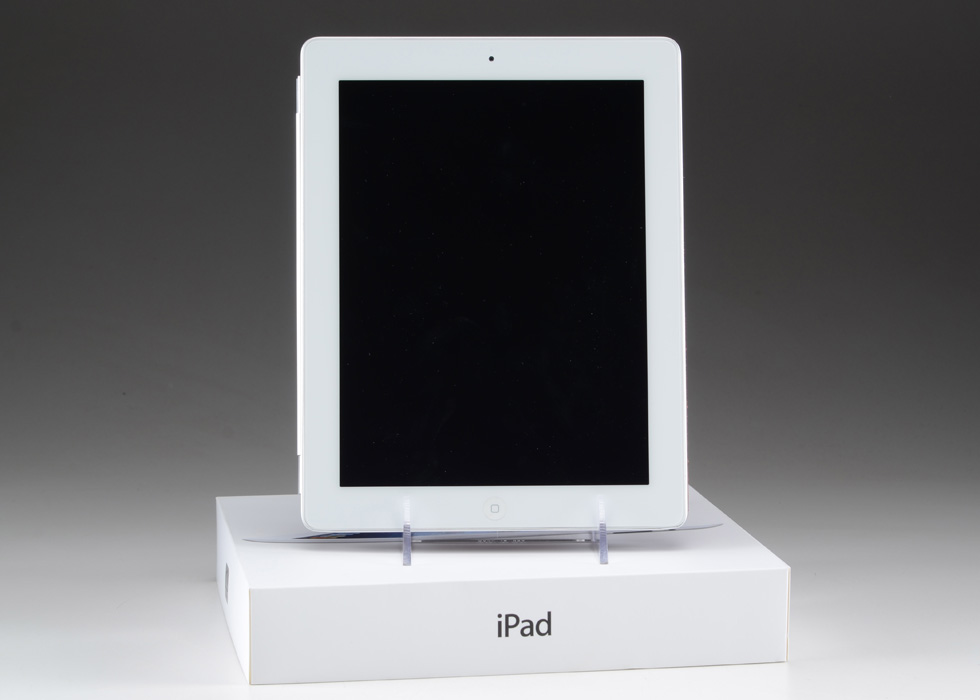 Apple 16GB iPad3 in Original Box and Red Leather Magnetic Cover