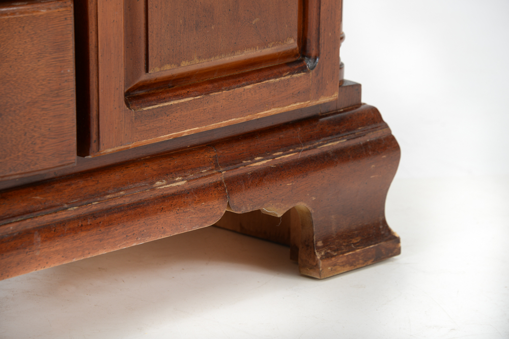 Lexington Queen Anne Style Lighted China Cabinet