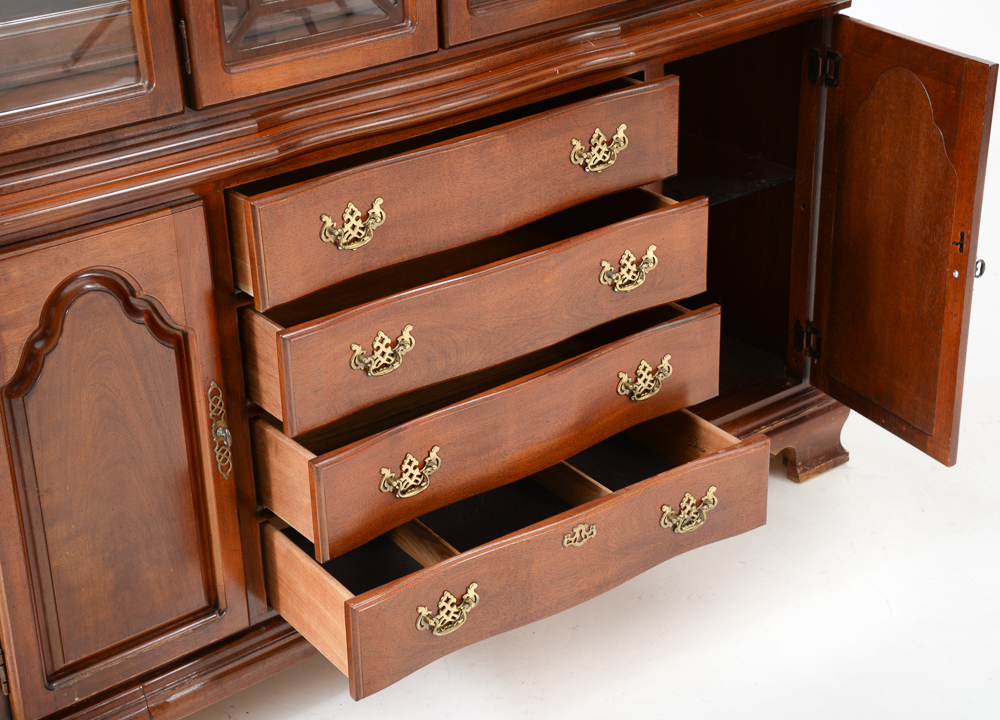 Lexington Queen Anne Style Lighted China Cabinet