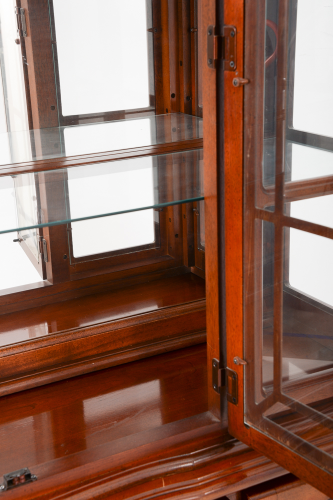 Lexington Queen Anne Style Lighted China Cabinet