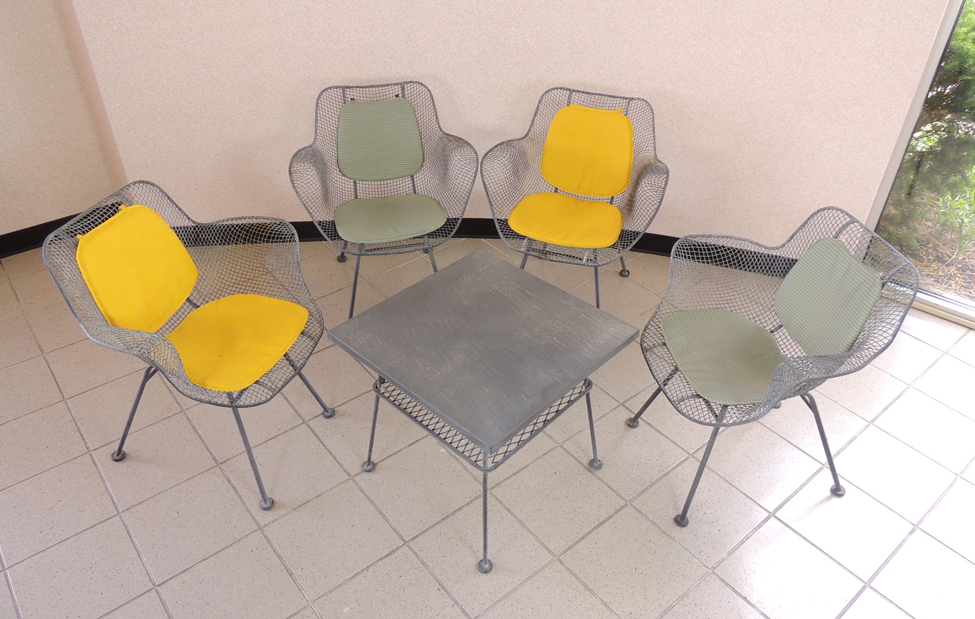 Mid Century Russell Woodard Patio Chairs with Table