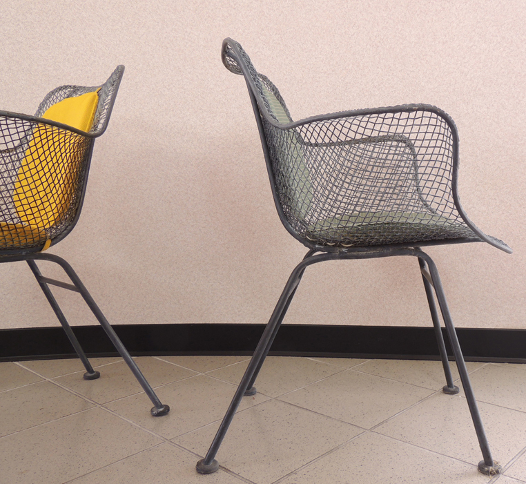 Mid Century Russell Woodard Patio Chairs with Table
