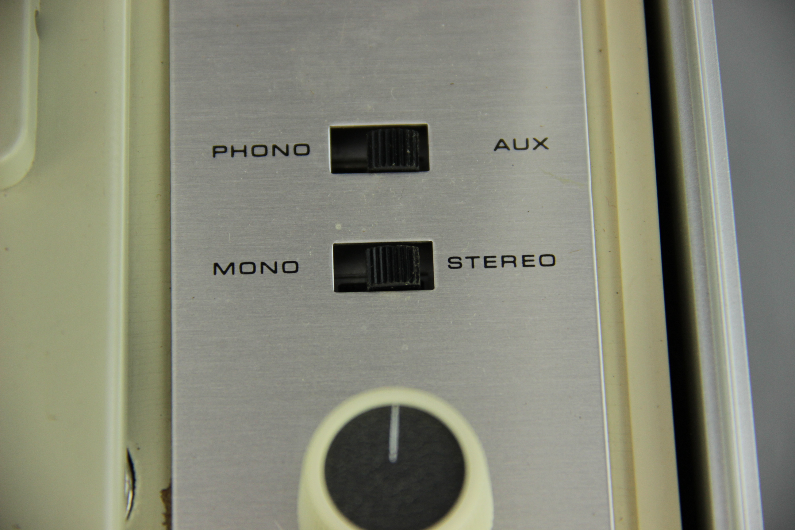 KLH Model 11 Turntable and Speaker Stereo Set