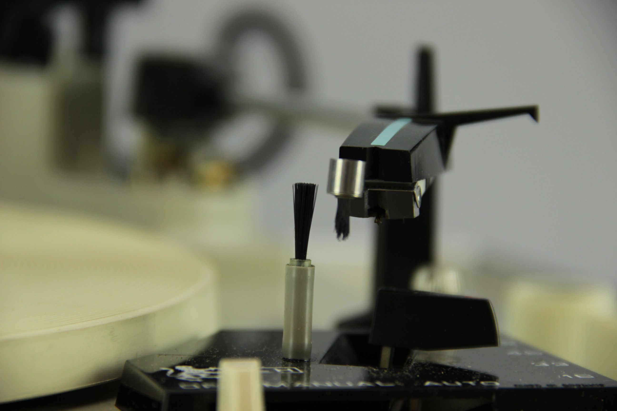 KLH Model 11 Turntable and Speaker Stereo Set