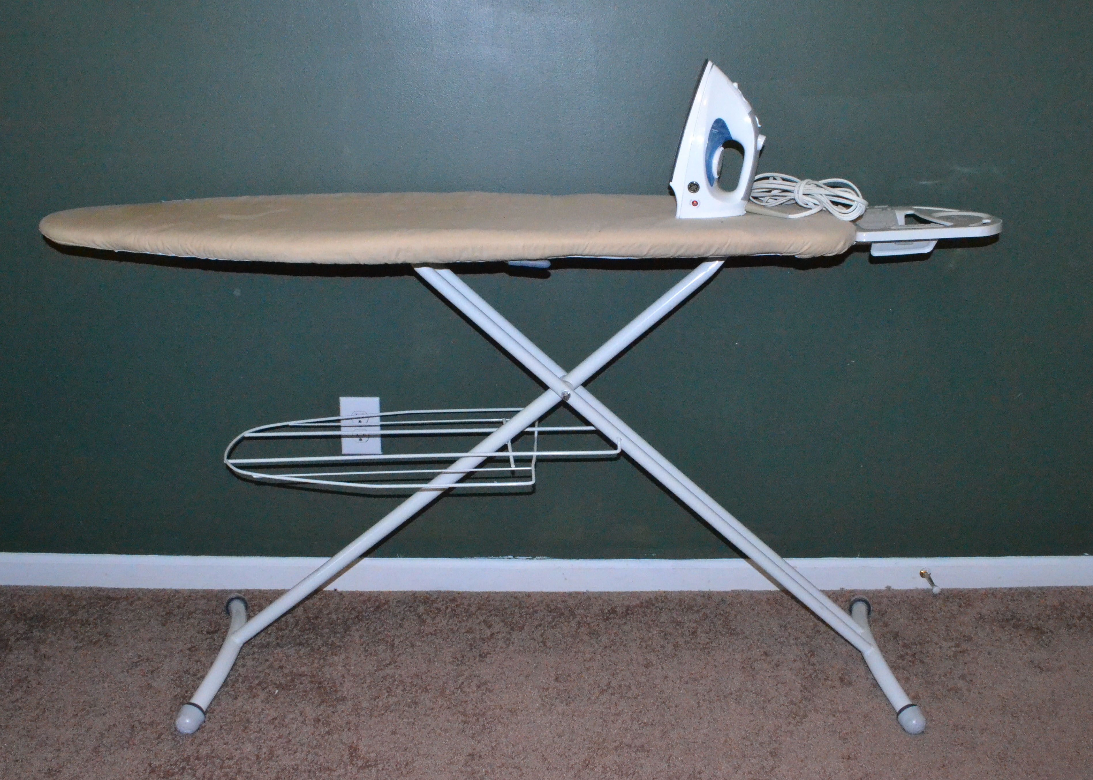 GE Lightweight Steam Iron and Board