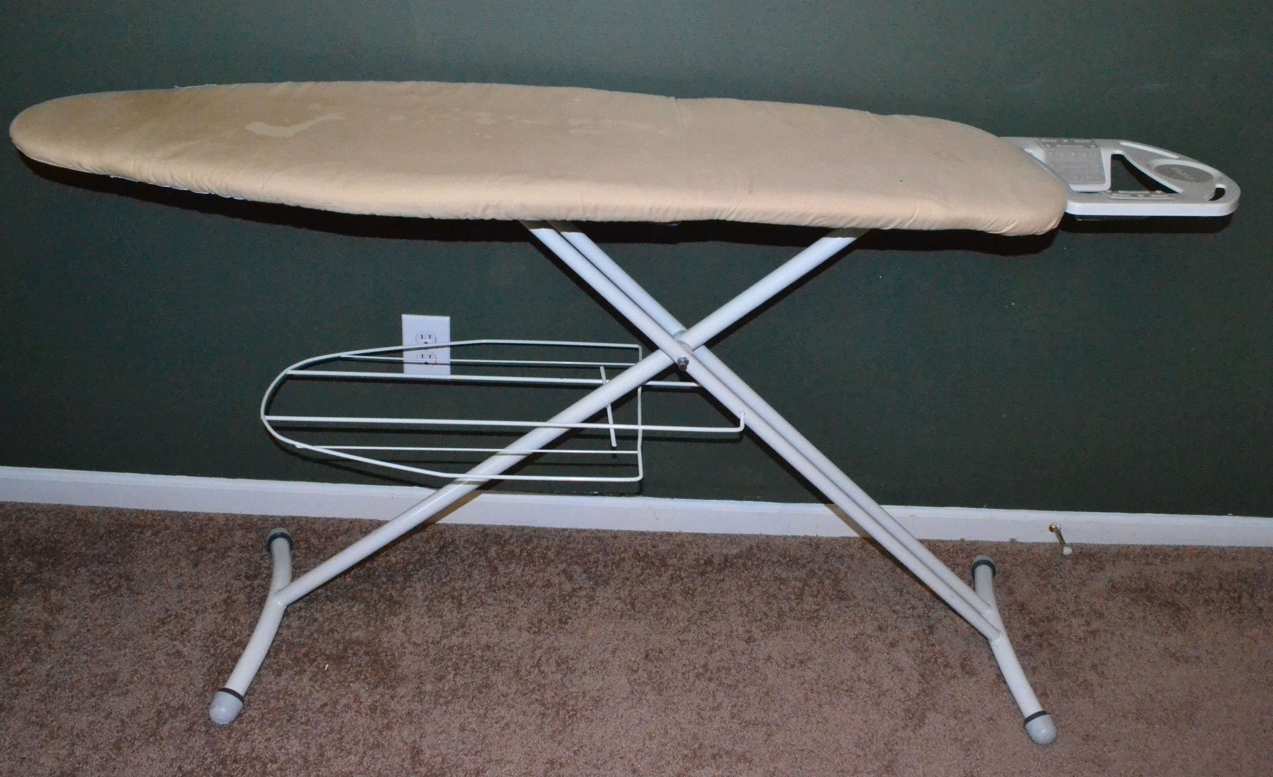 GE Lightweight Steam Iron and Board