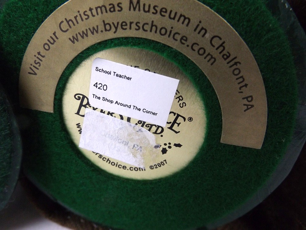 Byers' Choice Collectible Figurines "The Carolers"