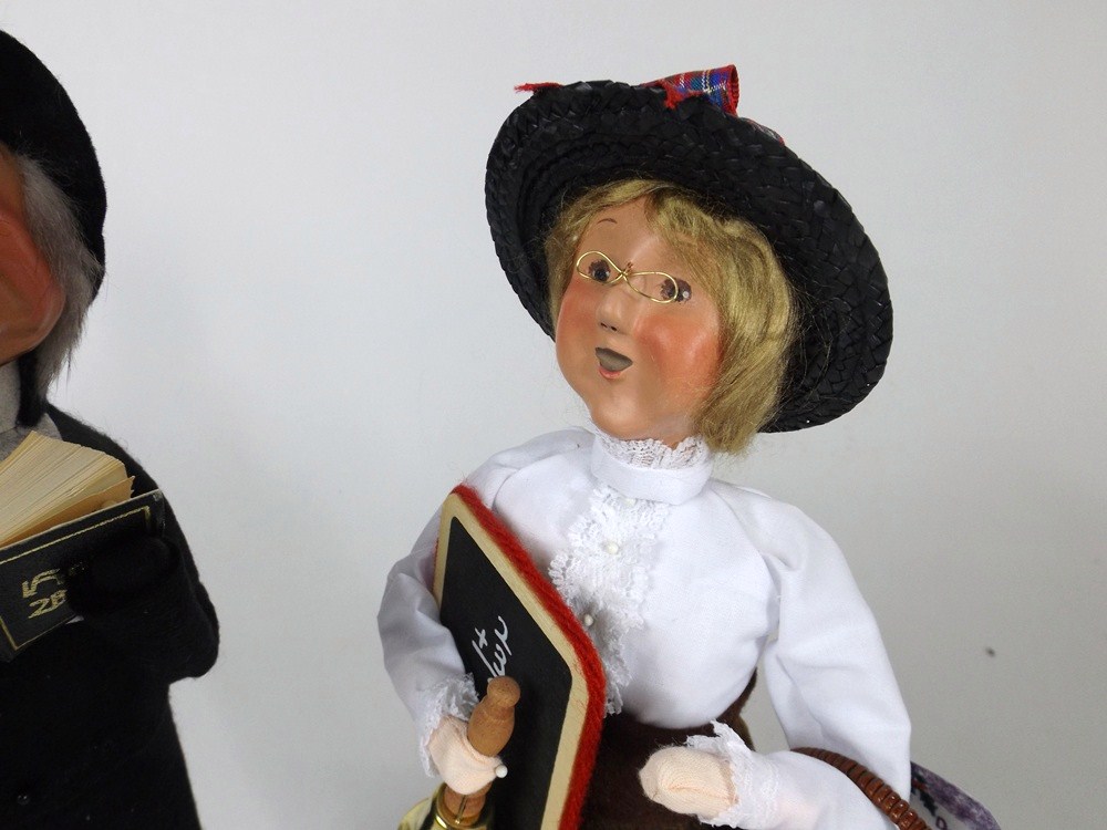 Byers' Choice Collectible Figurines "The Carolers"