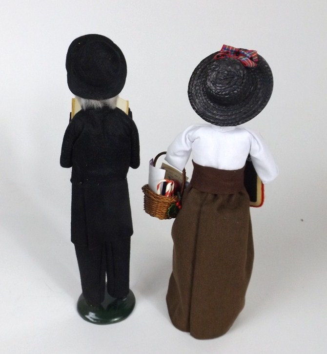 Byers' Choice Collectible Figurines "The Carolers"