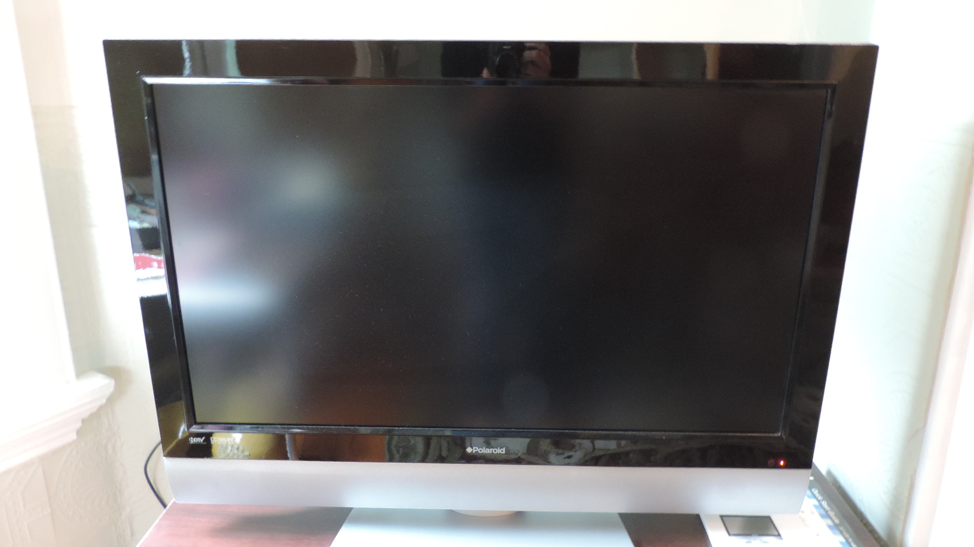 Polaroid 37" LCD TV & Sony CD/DVD Player with Cabinet