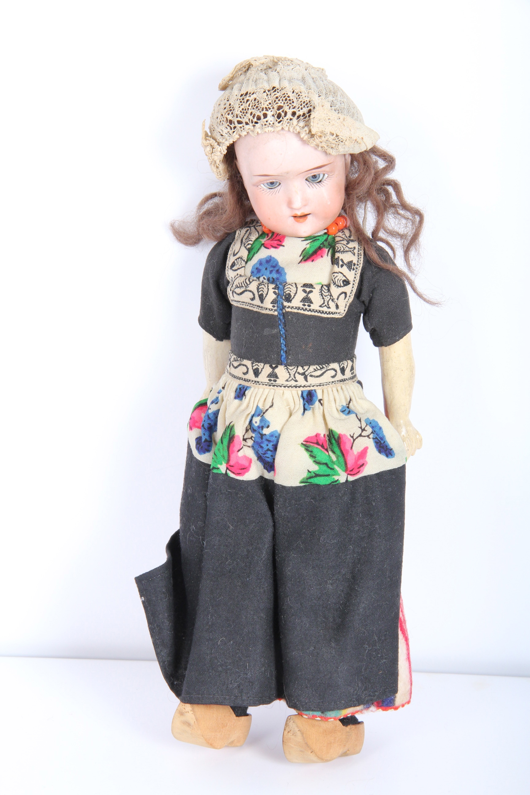 Schoenau and Hoffmeister Dutch Doll