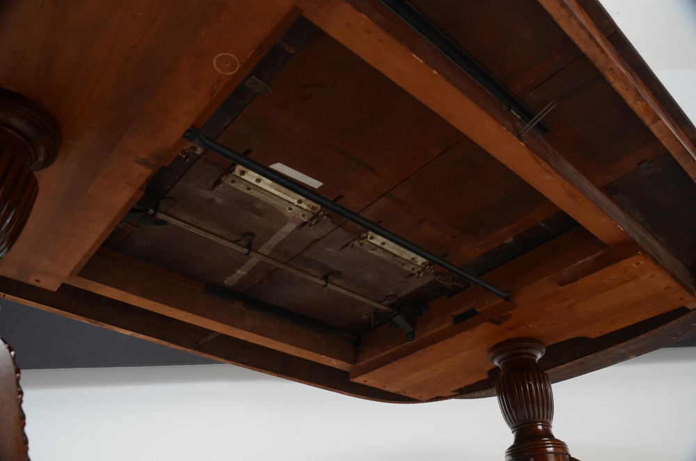 Mahogany Inlaid Federal Style Dining Table