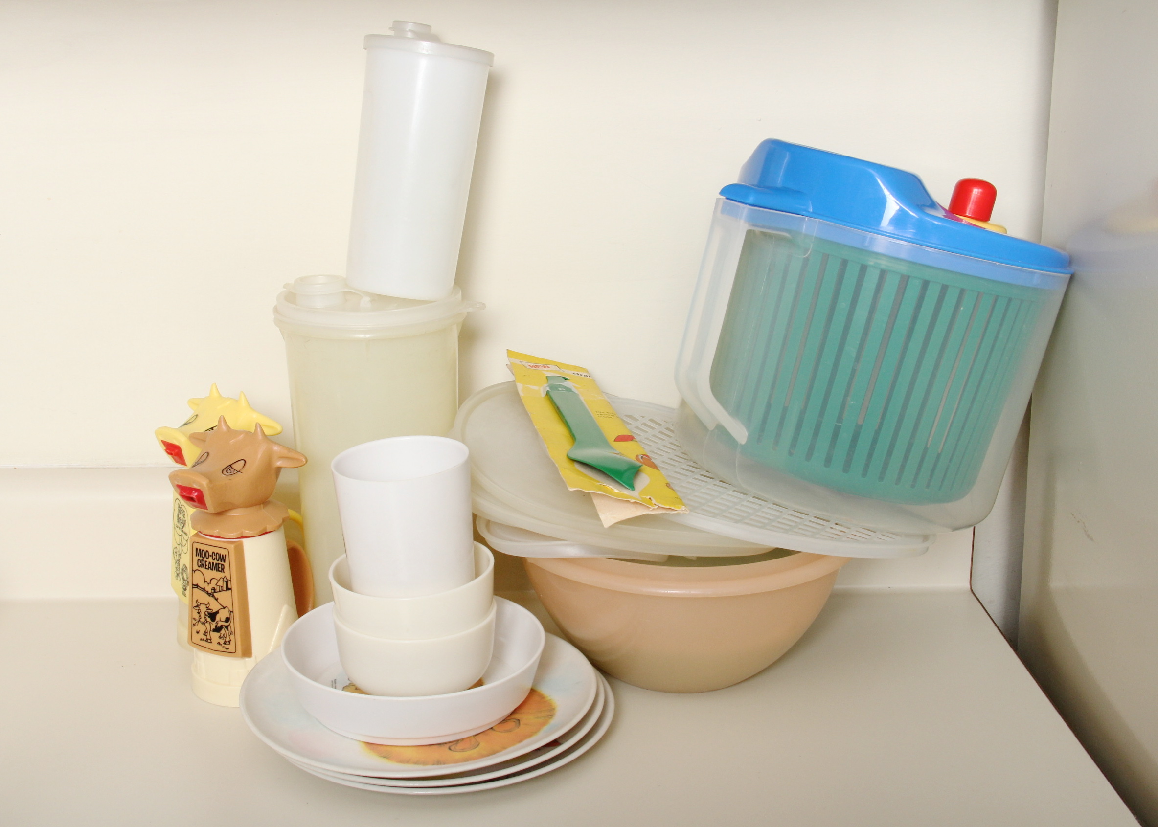 Plastic Kitchen Ware and Children's Dishes