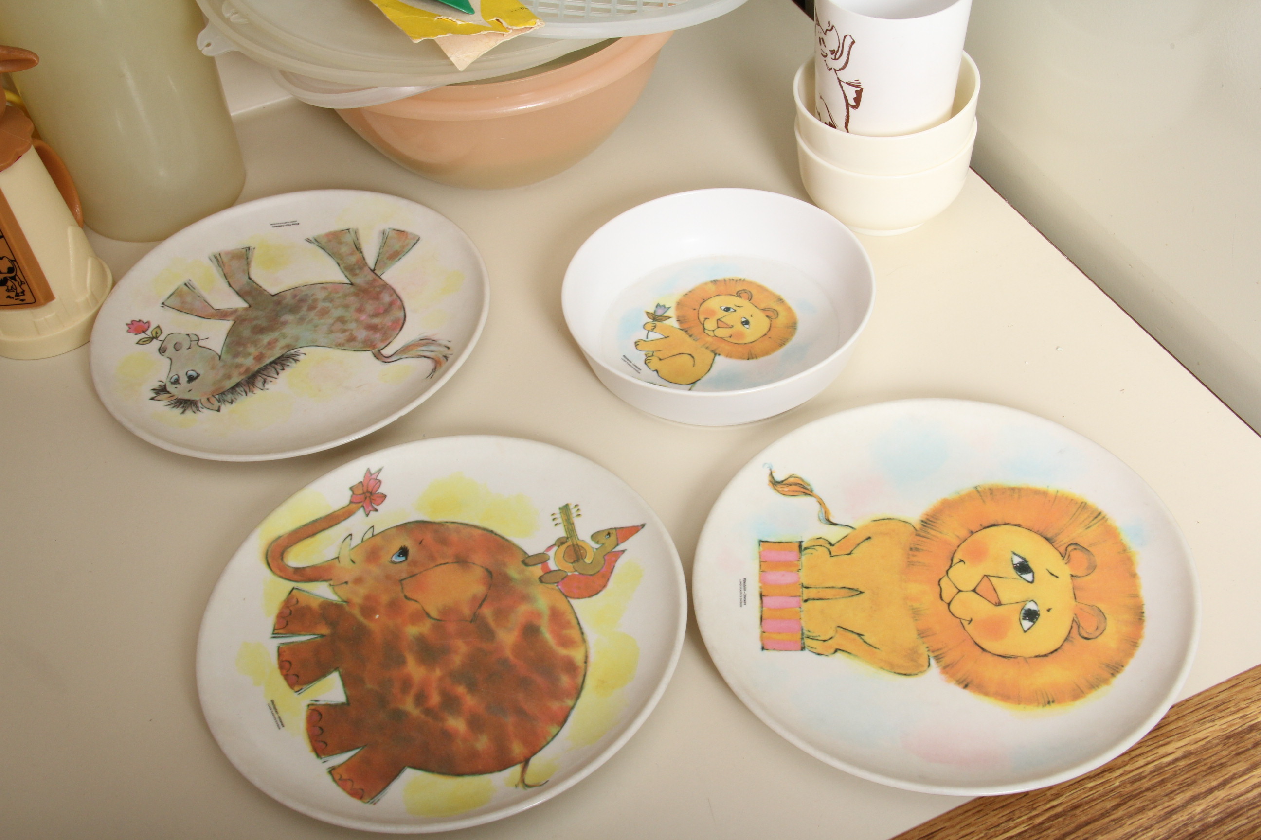 Plastic Kitchen Ware and Children's Dishes