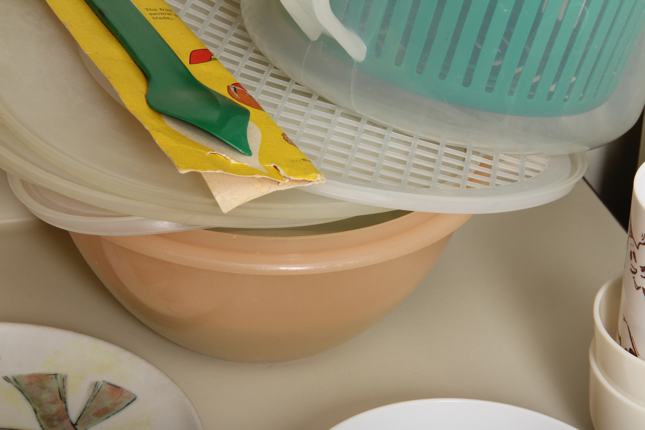 Plastic Kitchen Ware and Children's Dishes