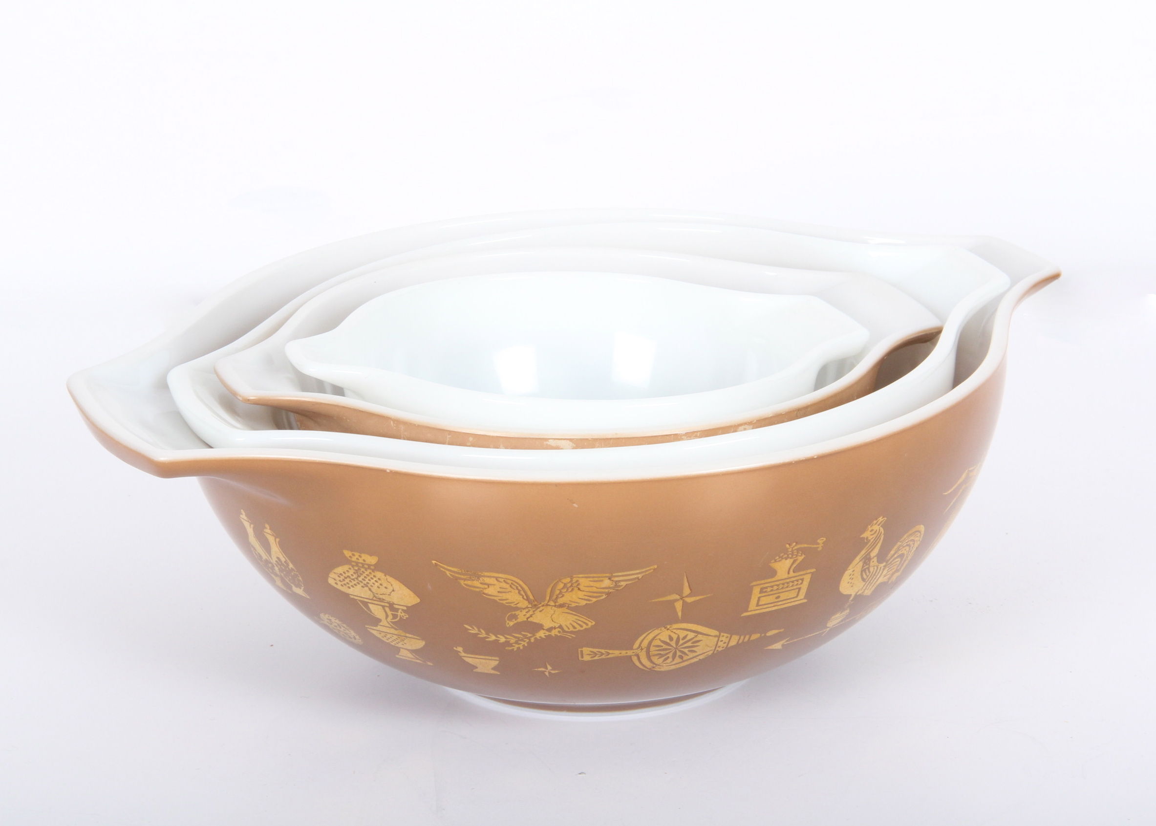 Nesting Pyrex Mixing Bowls in "Early American" Pattern