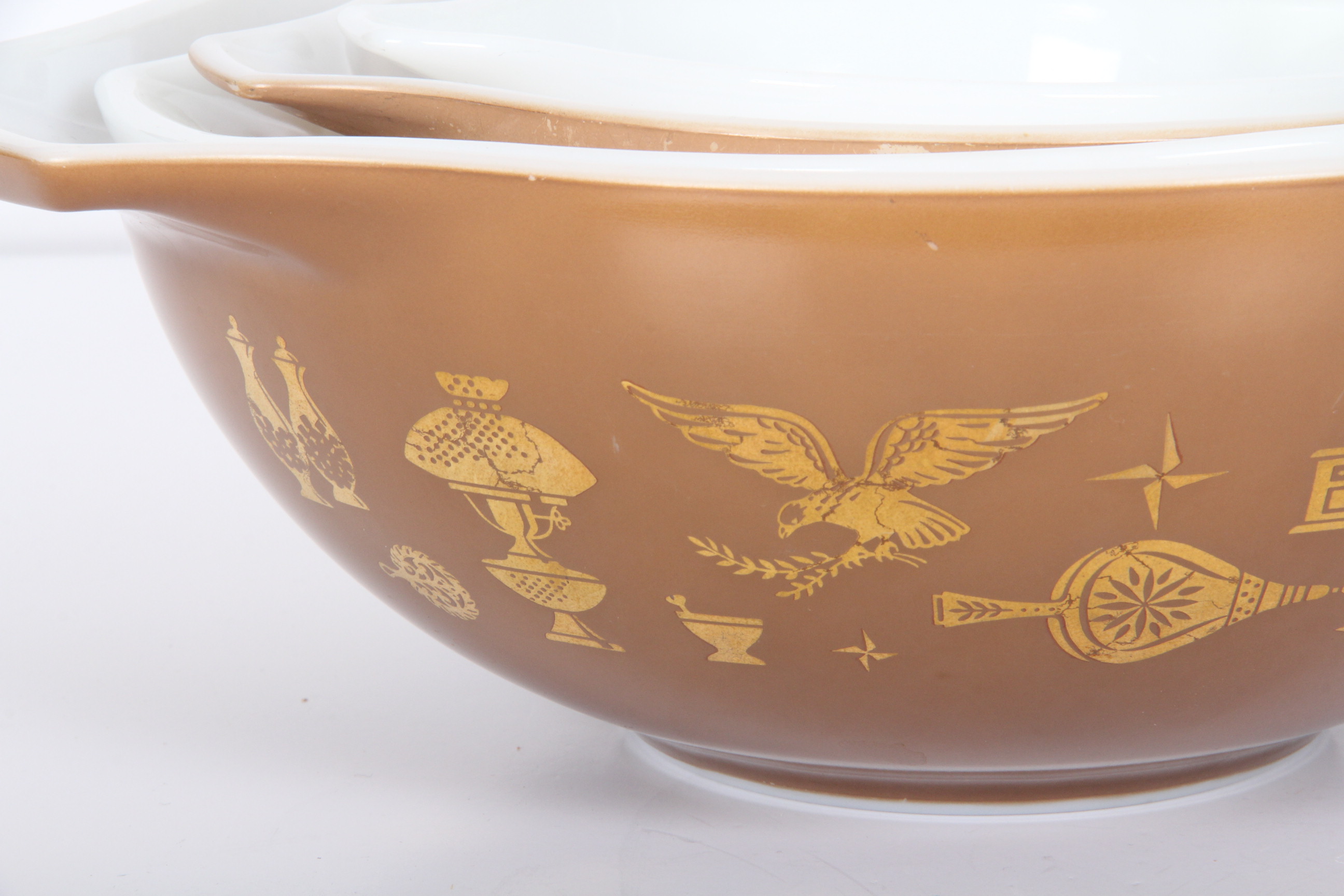 Nesting Pyrex Mixing Bowls in "Early American" Pattern