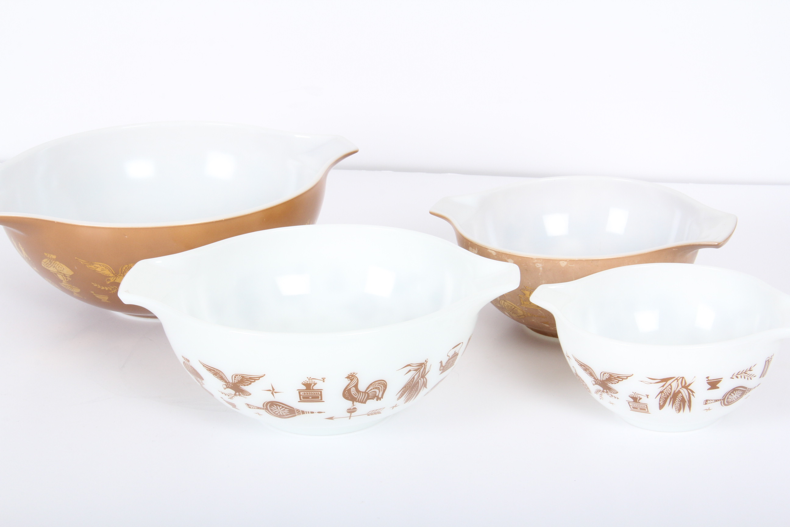 Nesting Pyrex Mixing Bowls in "Early American" Pattern