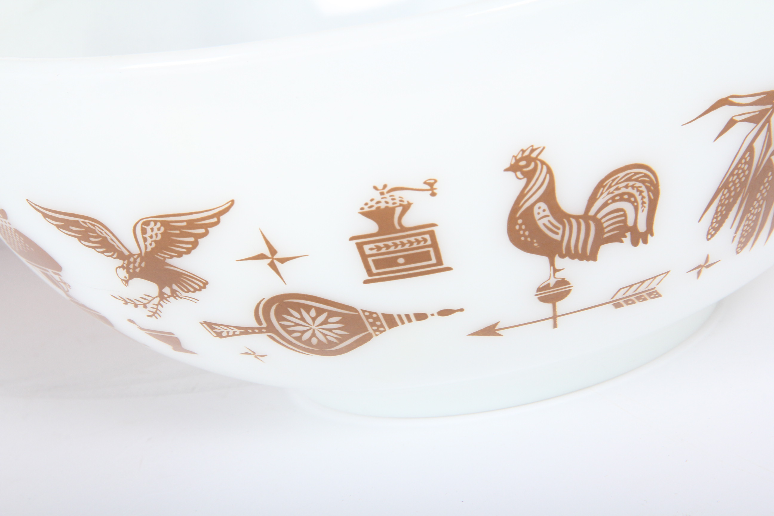 Nesting Pyrex Mixing Bowls in "Early American" Pattern