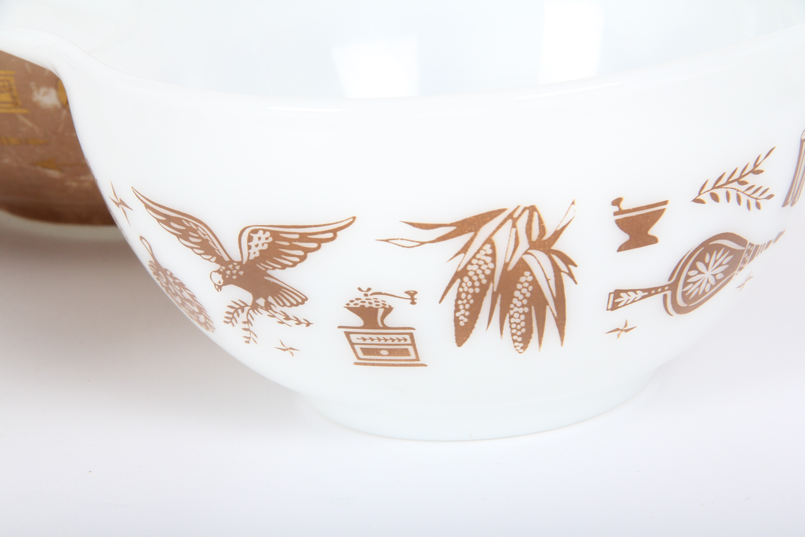 Nesting Pyrex Mixing Bowls in "Early American" Pattern
