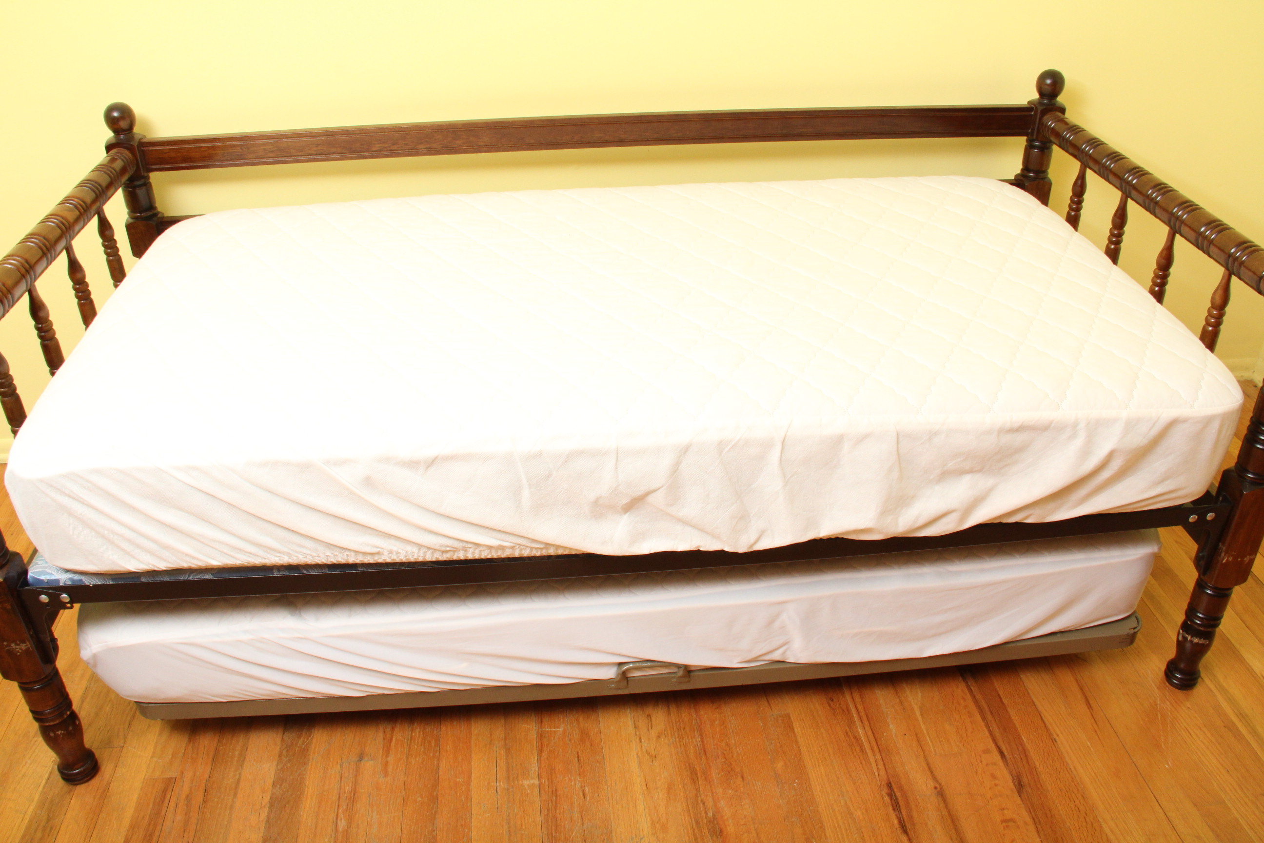 Jenny Lind Style Trundle Bed