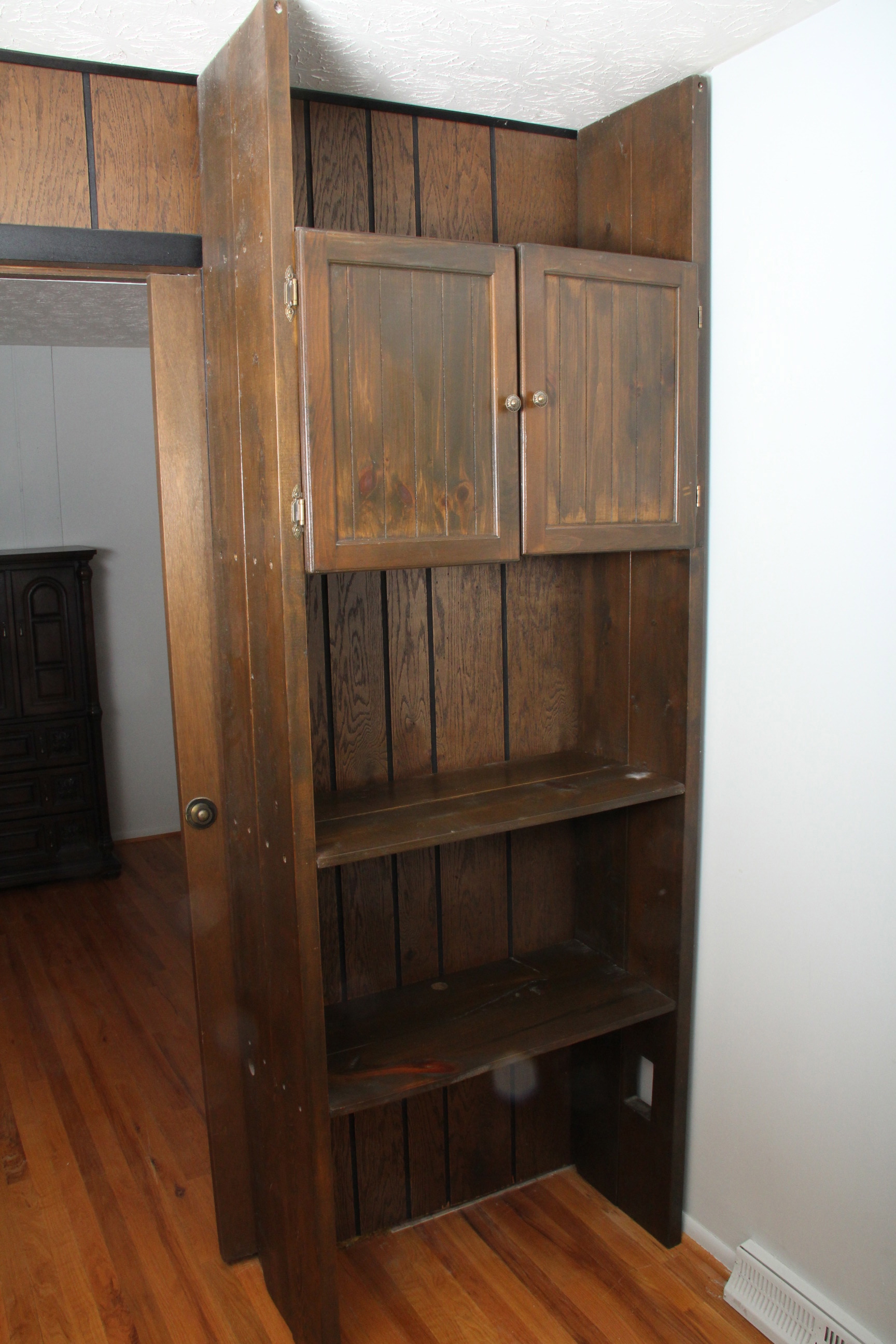 Pine Floor-to-Ceiling Bookcase