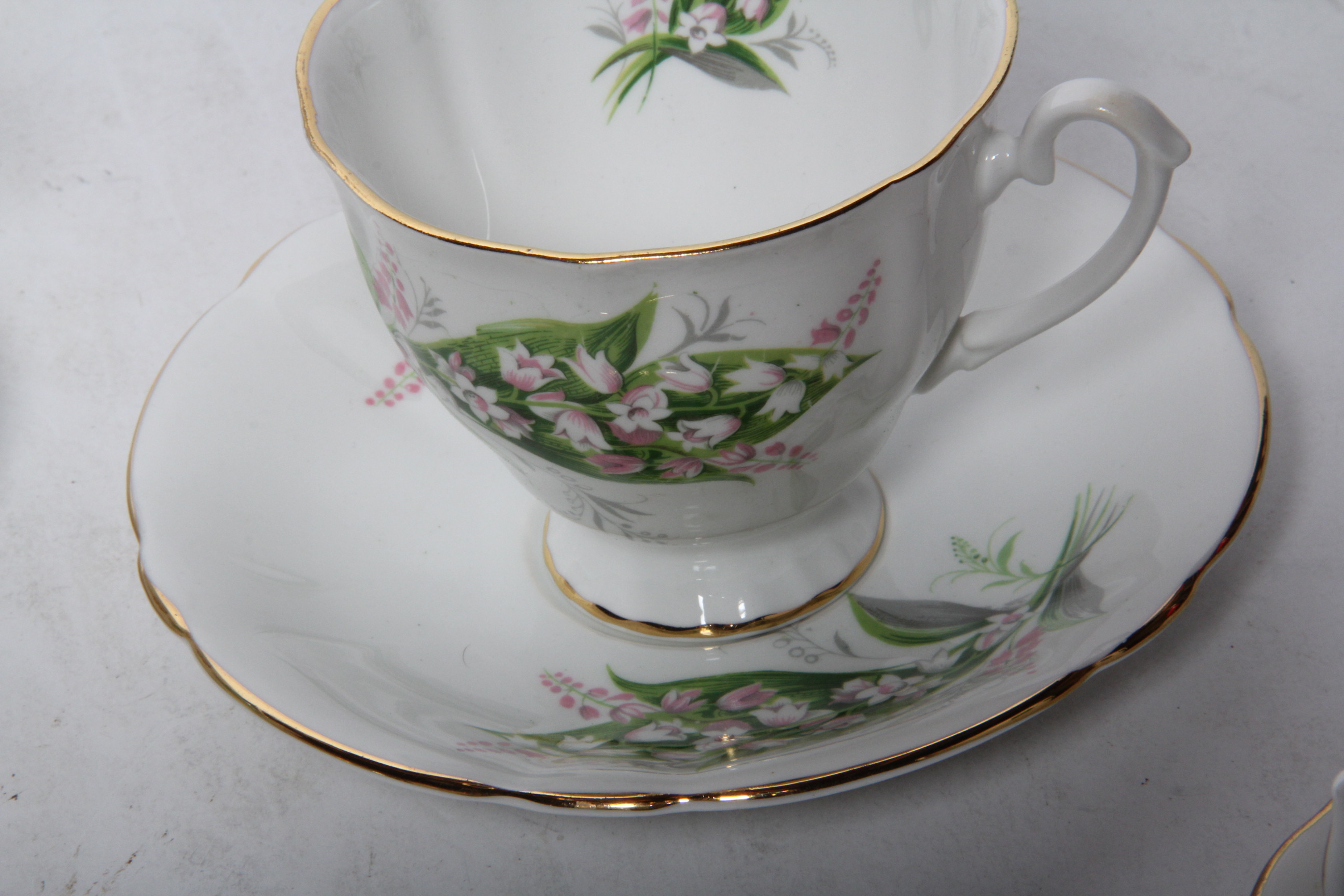 Cottage Chic English Bone China