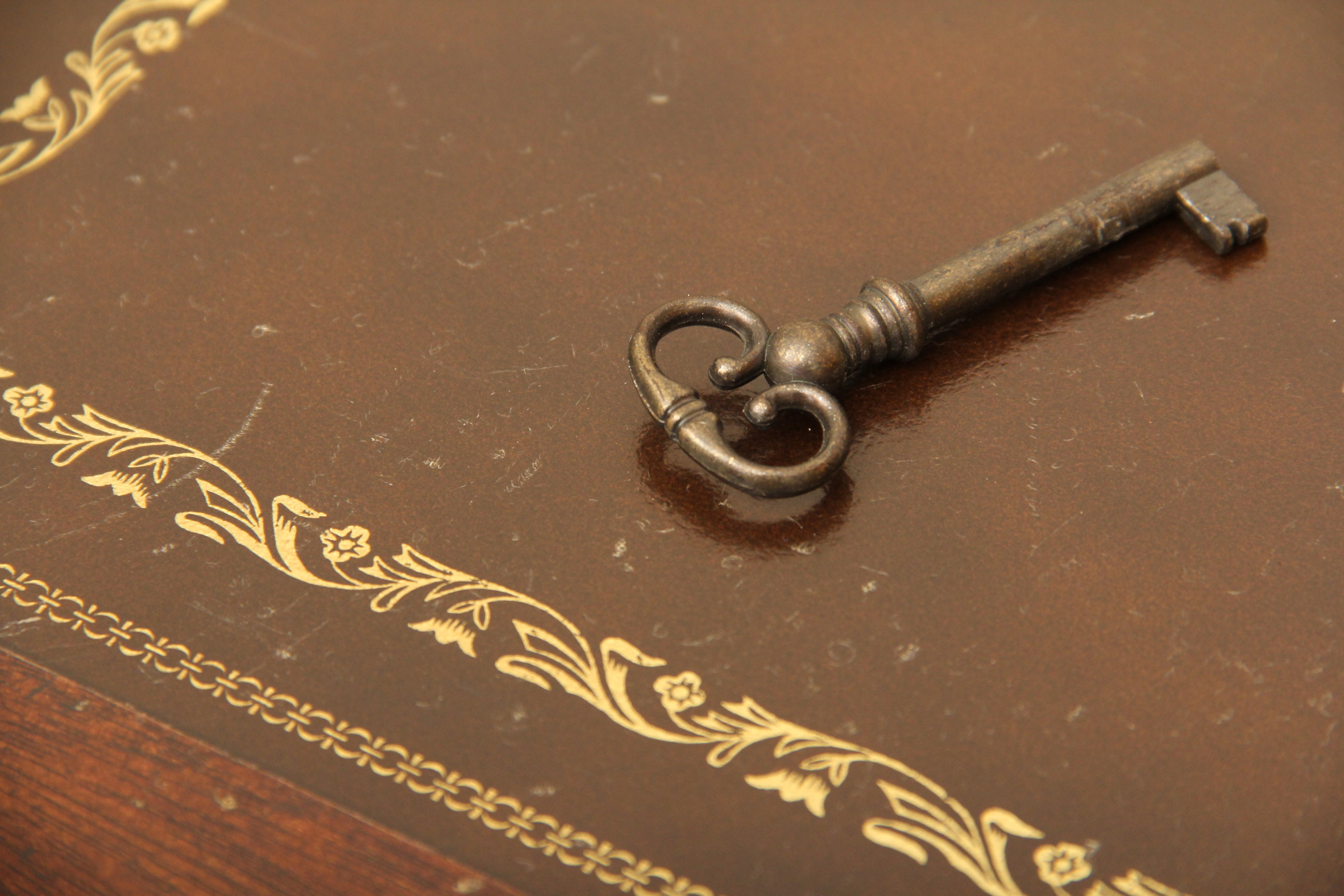 Vintage Hekman Chippendale Style Executive Desk