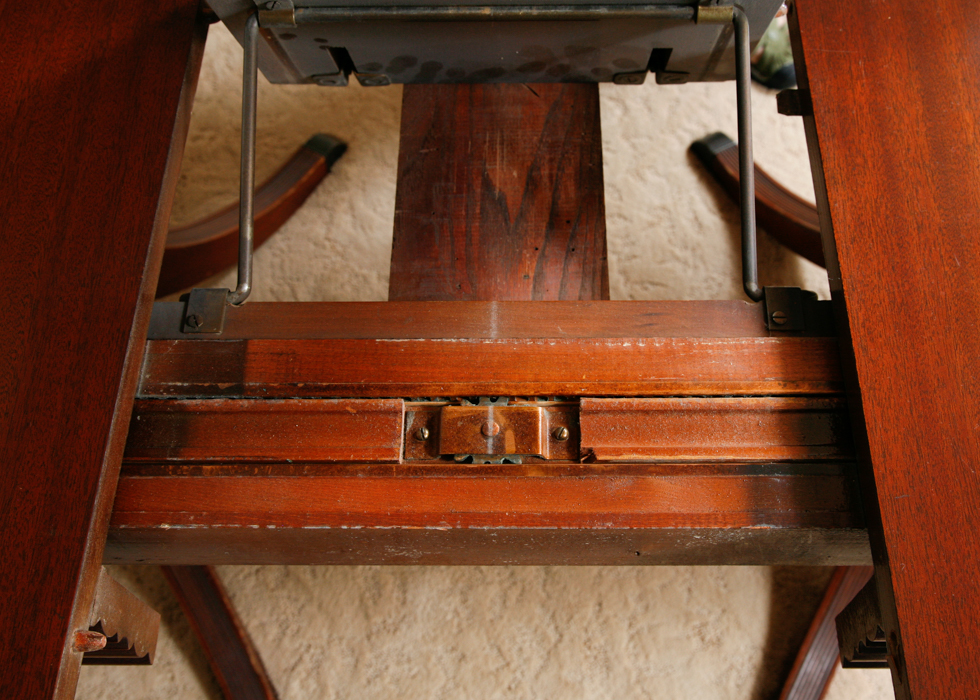Vintage Thomasville Duncan Phyfe Style Dining Table and Chairs