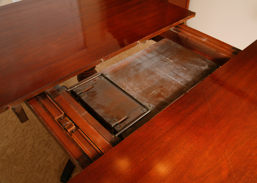 Vintage Thomasville Duncan Phyfe Style Dining Table and Chairs